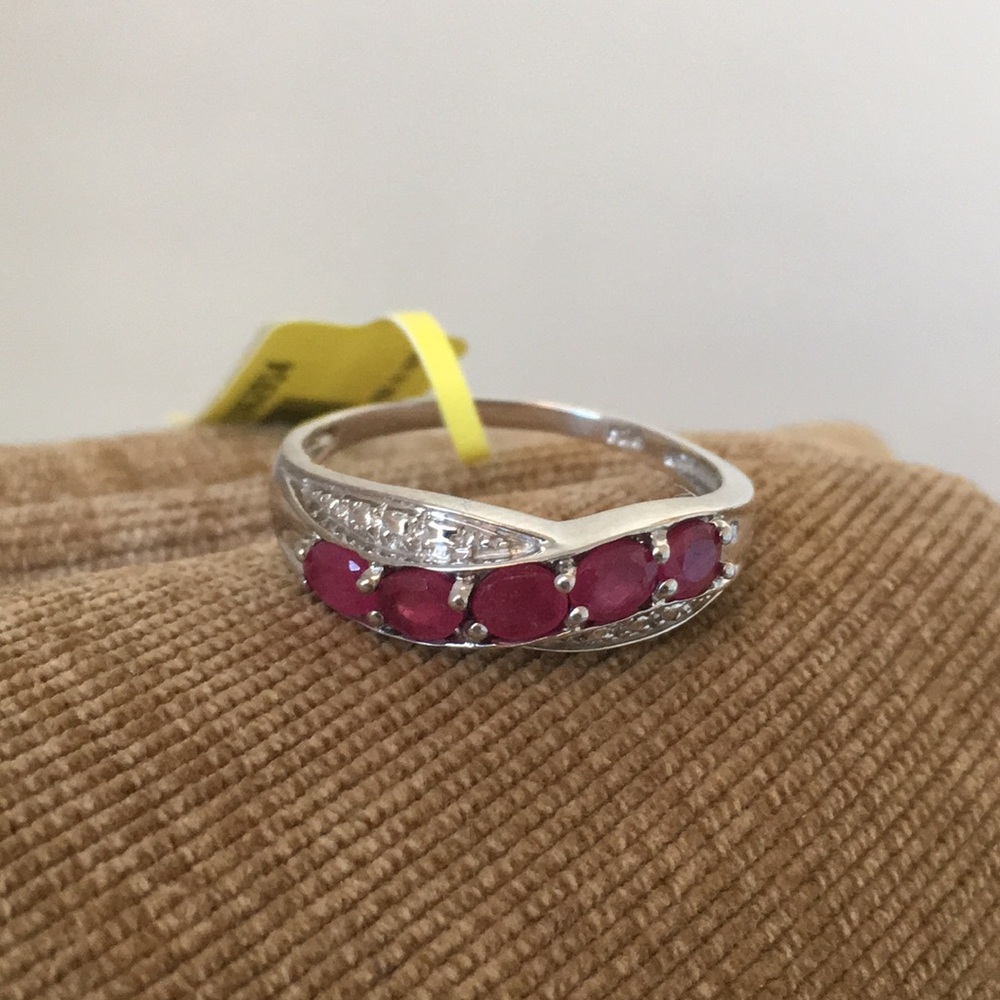 ❤️ Sweet ruby and sterling silver ring❤️NWT